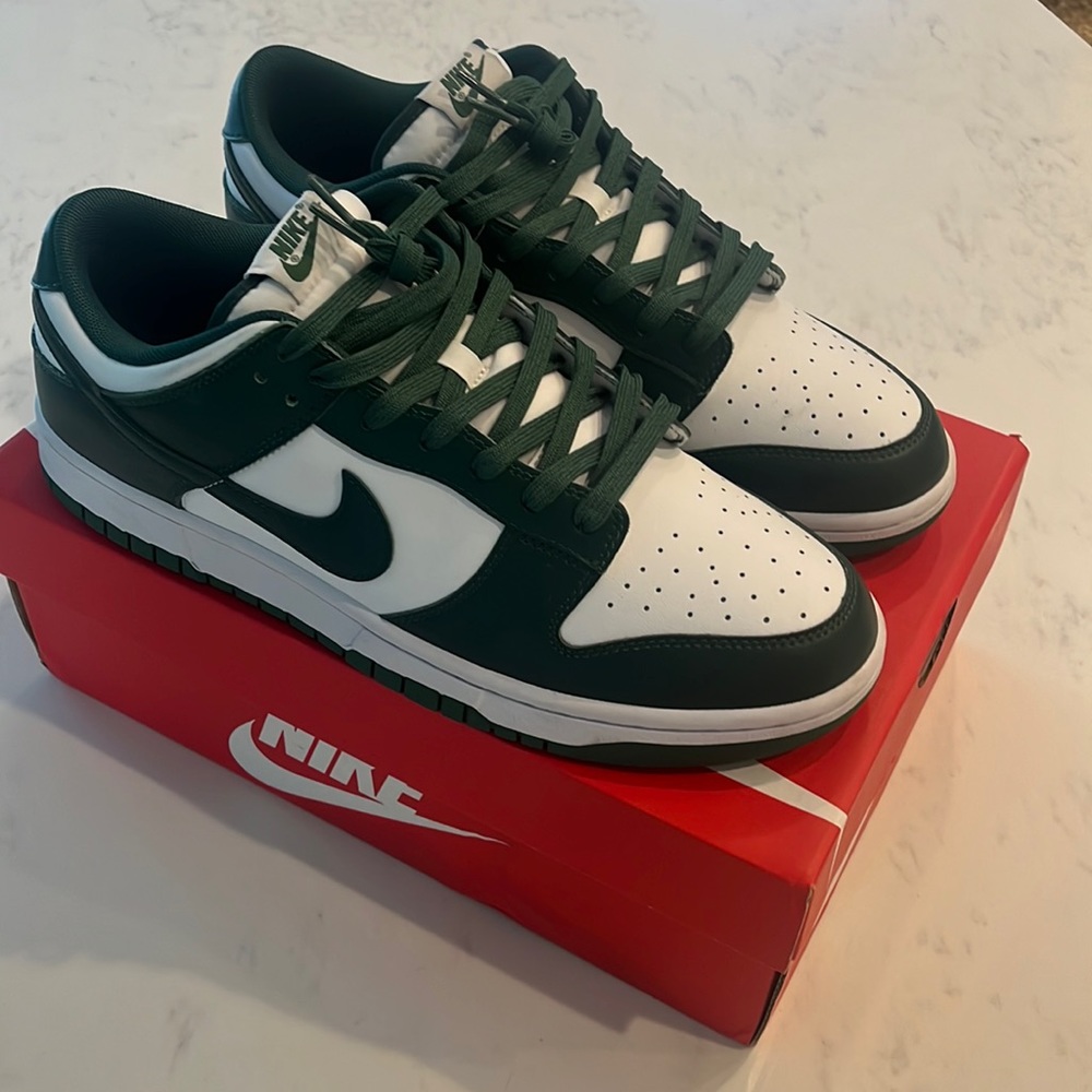 Nike Dunk Low “Michigan State”